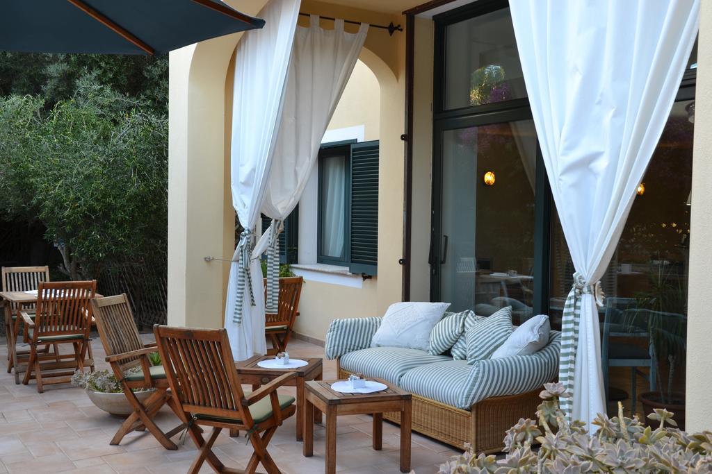 Hotel Villa Del Parco La Maddalena  Eksteriør billede