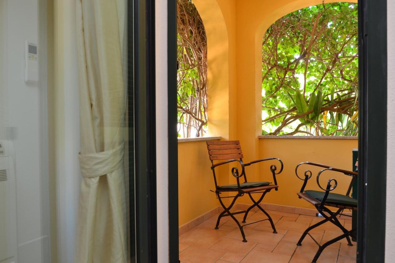 Hotel Villa Del Parco La Maddalena  Værelse billede