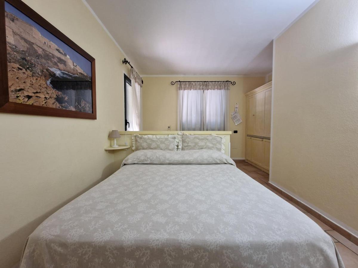 Hotel Villa Del Parco La Maddalena  Eksteriør billede