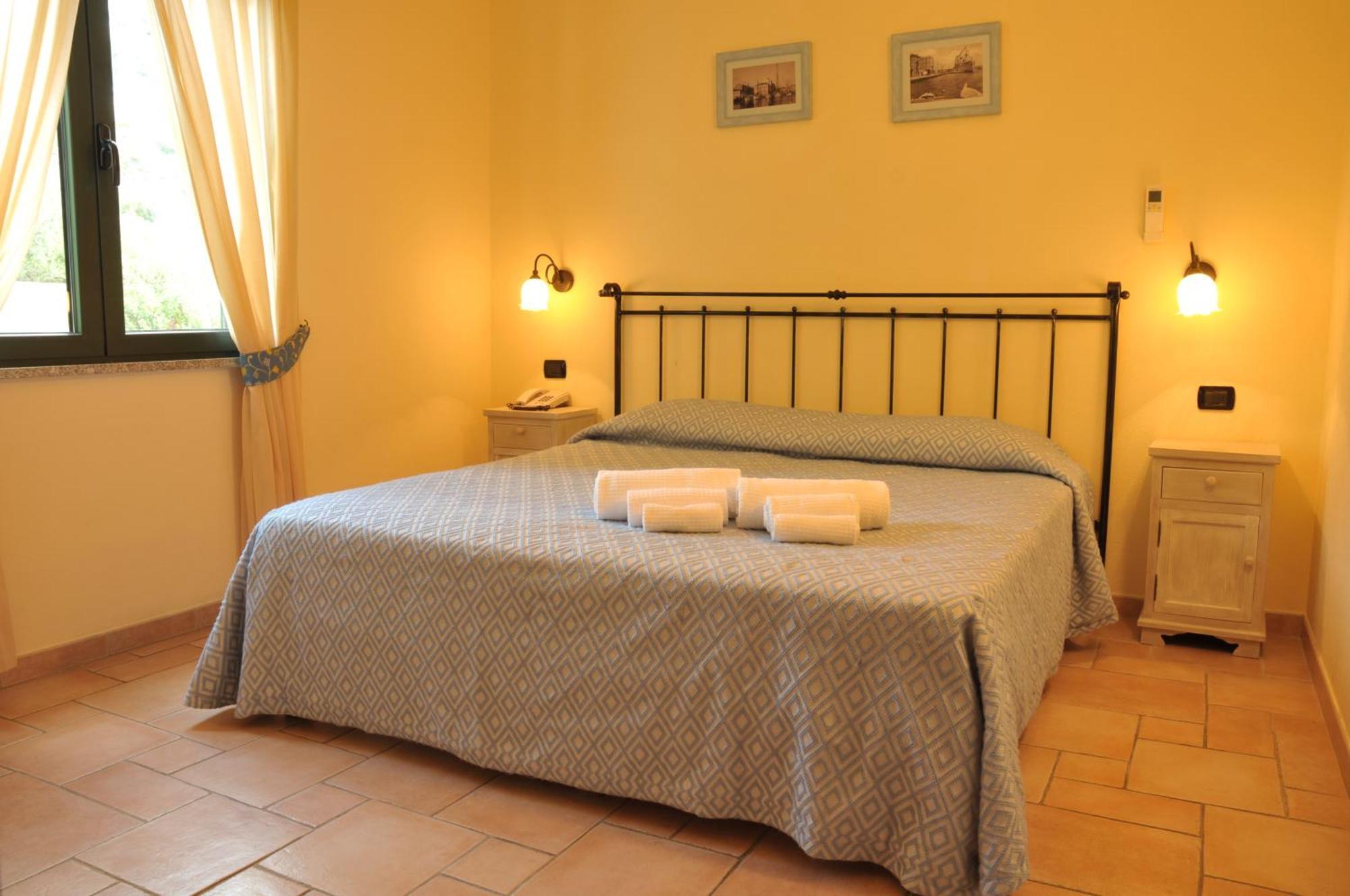 Hotel Villa Del Parco La Maddalena  Eksteriør billede