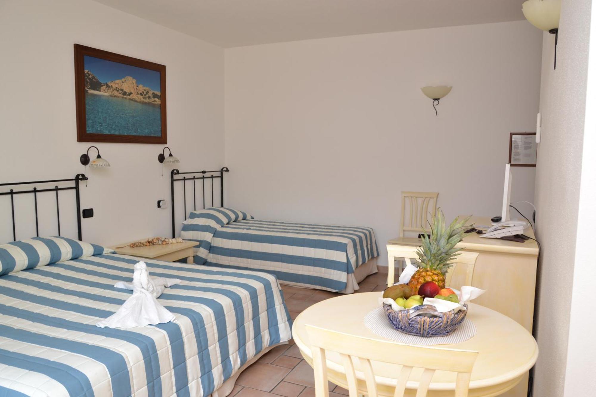 Hotel Villa Del Parco La Maddalena  Værelse billede