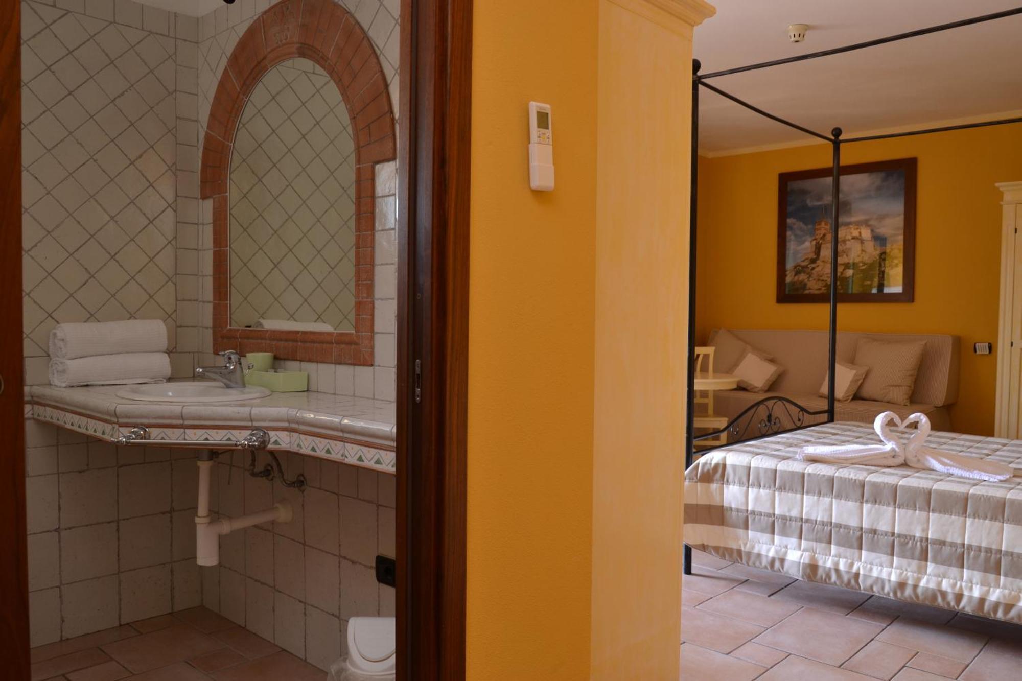 Hotel Villa Del Parco La Maddalena  Værelse billede