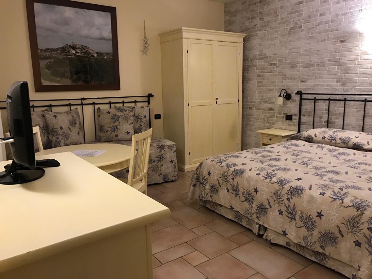 Hotel Villa Del Parco La Maddalena  Eksteriør billede