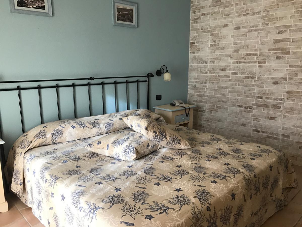 Hotel Villa Del Parco La Maddalena  Eksteriør billede